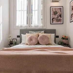 https://central-cozy-apartment-in-milan.italymilanhotels.net